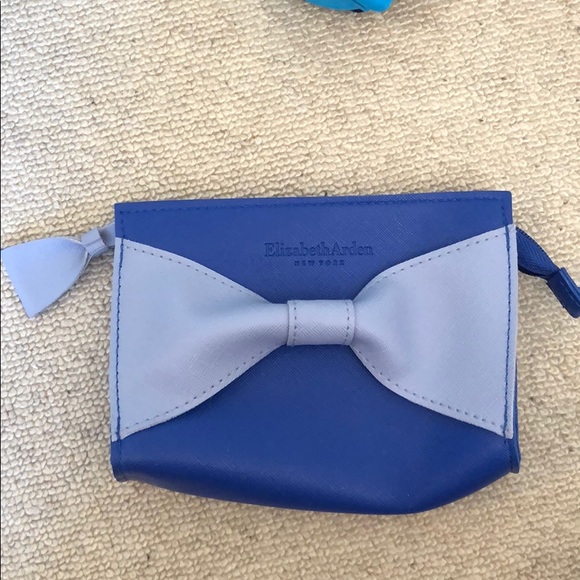 Elizabeth Arden Handbags - Elizabeth Arden makeup pouch